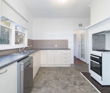 COZY HOME WITH DETACHED STUDIO - Photo 4