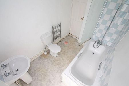 2 bedroom end of terrace house to rent - Photo 4