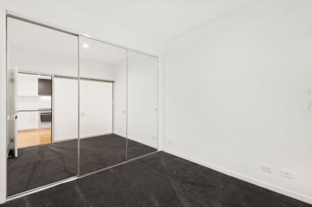 Sun Meets The City With This Bayside Address - Photo 2