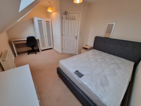 6 Bed Student Accommodation - Photo 3