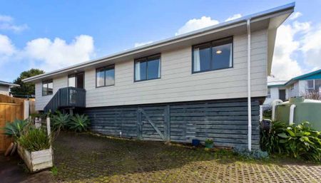 Elevated 4 Bedroom Home - Photo 5