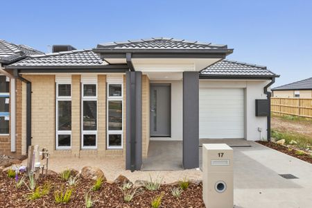 17 Tolkien Drive, Mambourin VIC, Belconnen - Photo 4
