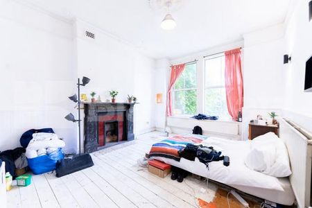 Period charm + contemporary living with 1740 sq. Ft of living & entertaining sp - Photo 2