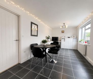 3 bedroom semi-detached house to rent - Photo 3