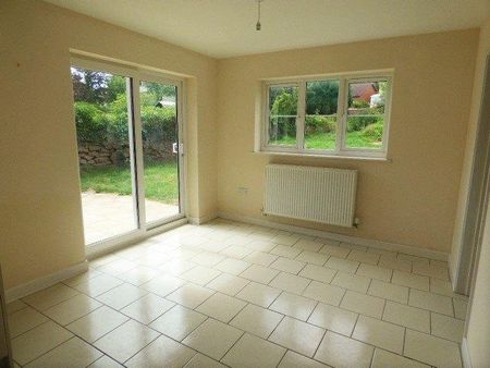 4 bedroom detached house to rent - Photo 3