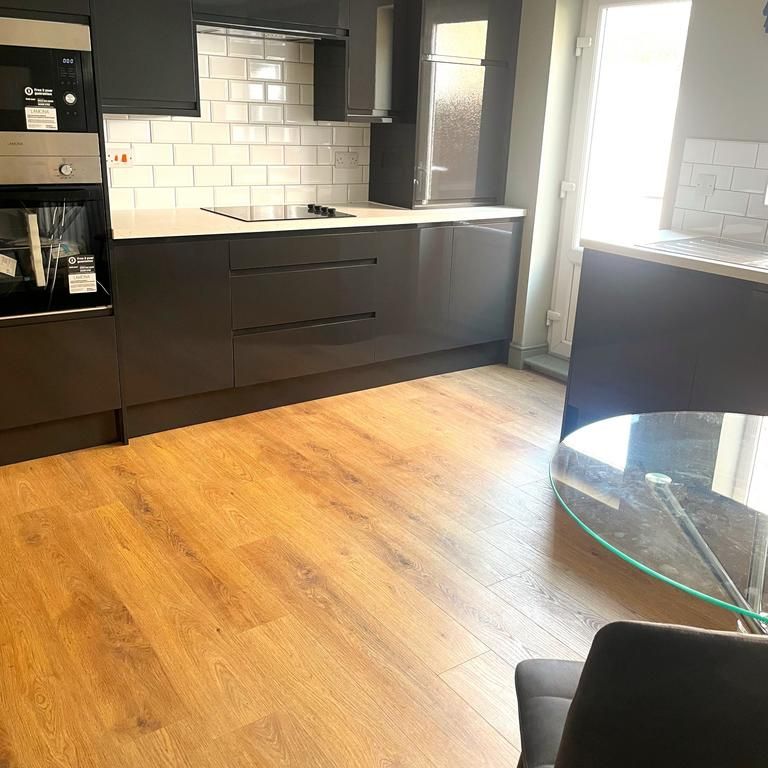 2 bedroom ground floor flat to rent - Photo 1