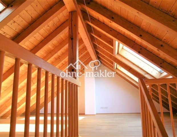 Frankfurt-Süd, außergewöhnliches schönes Haus mit großem Garten, Garage, EBK und Sauna. - Photo 1