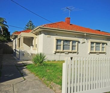 Art Deco Style House Renovated with a Modern Twist - Photo 3