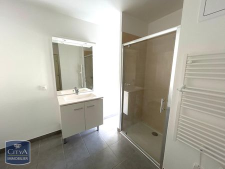 Location Appartement 4 pièces 79m² PORT DE BOUC 13110 - Photo 2