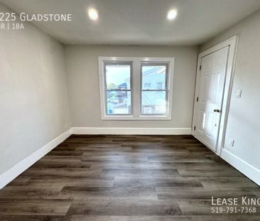 1225 Gladstone Upper - Photo 4