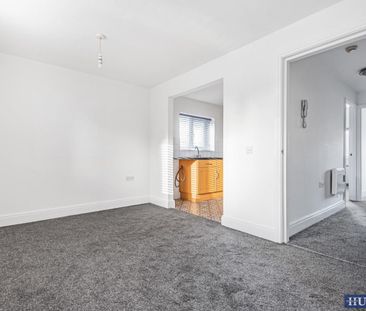 2 bedroom Flat To Let - Photo 1