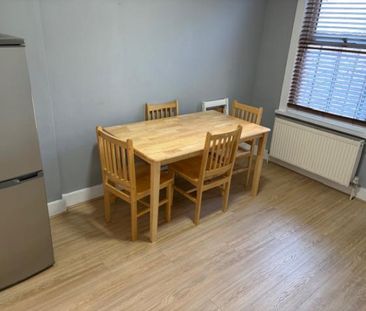 4 Bedroom House To Let - Photo 5