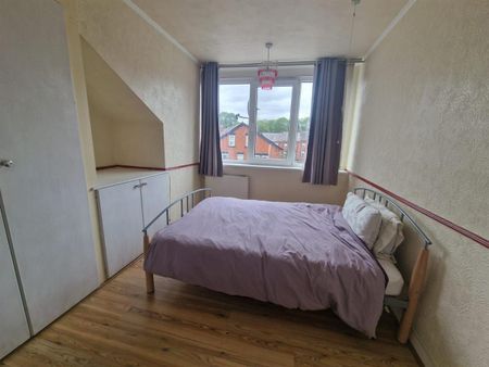 Tempest Road, Room 1, Leeds - Photo 2