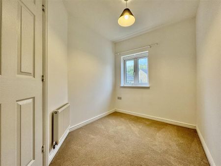 3 bedroom end of terrace house to rent - Photo 2