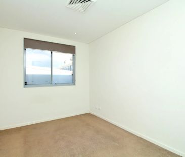 Stylish Executive One-Bedroom Apartment - Photo 4