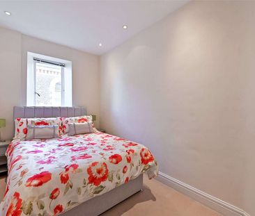 Located in the prestigious BS8 area, this exceptional property comb... - Photo 6