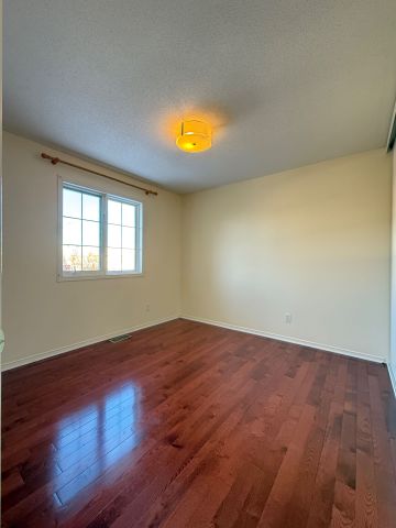 For Lease - 2 Kentsdale Drive, South of Baseline to Knoxdale, Ontario - Photo 2