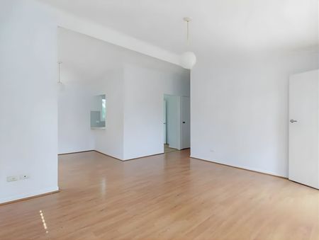 Charming Family Home in Gailes - Photo 5