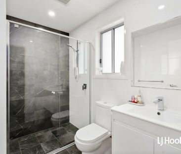 Modern 3-Bedroom Family Townhouse in Riverstone - Photo 5