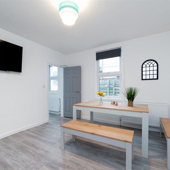 1 bedroom in a house share to rent - Photo 1