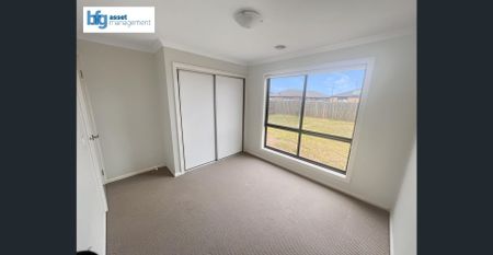 Modern 4 Bedroom Home in a great location! - Photo 5