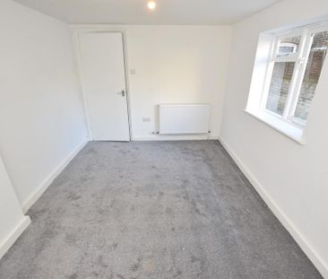 2 bedroom ground floor flat to rent - Photo 4