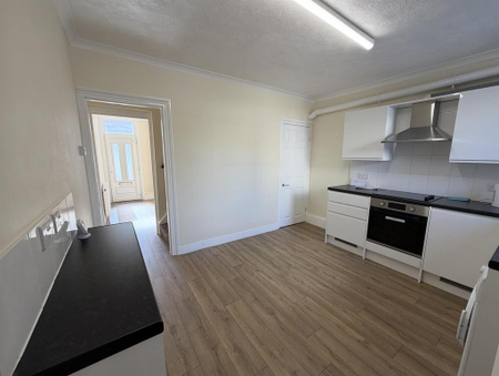 3 bedroom terraced house to rent - Photo 4