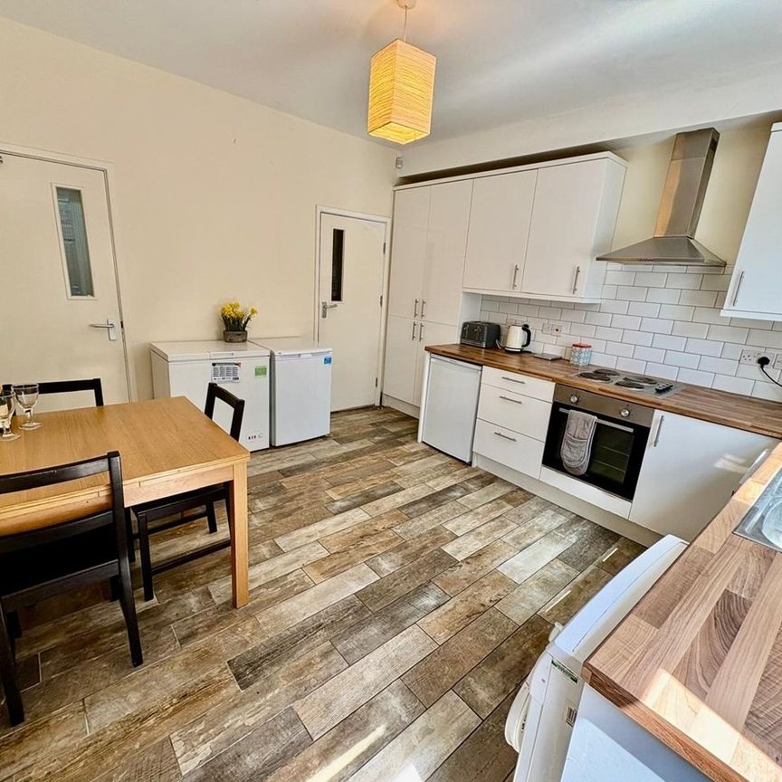 Room in a Shared House, Pomona St, S11 - Photo 1
