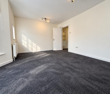 4 bedroom semi-detached house to rent - Photo 4