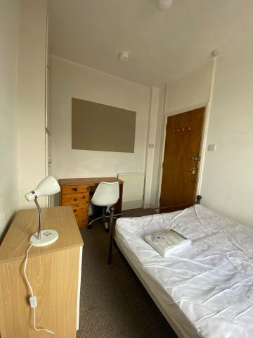 4 Bed Terraced House, St. Martins Place, BN2 - Photo 4