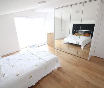 Chertsey Bridge Road, Chertsey - Photo 4