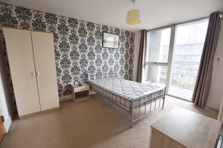 Longleat Avenue - Photo 2