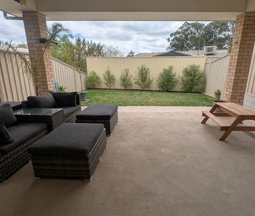 Stylish, Modern 3-Bedroom Home in Peaceful Vista Location! - Photo 3