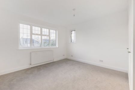 6 bedroom detached house to rent - Photo 4