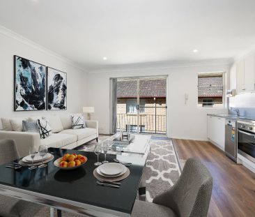 Quintessential living with water and city views - Photo 5