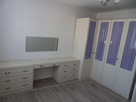 3 bedroom apartment to rent - Photo 3