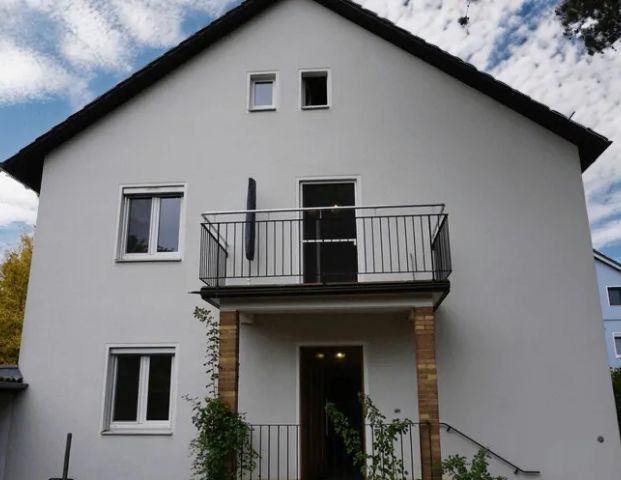 Zuhause mit zwei Garagen, modernisierten Bädern und Balkon ZUR MIETE - Foto 1