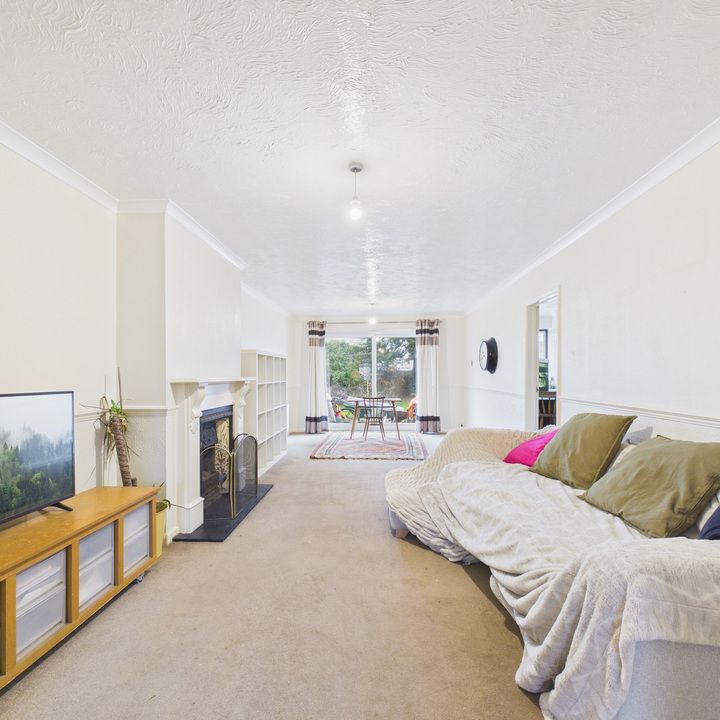 4 bed detached house to rent in Highfield Road, Flackwell Heath, High Wycombe, Buckinghamshire, HP10 9AN - Photo 1