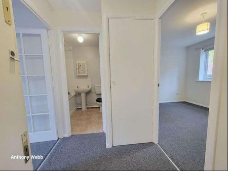 Cherry Blossom Close, Palmers Green, N13 - Photo 4