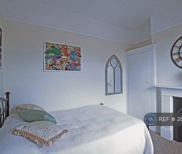 4 bedroom semi-detached house to rent - Photo 5