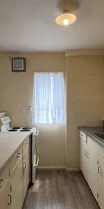 Refreshed 2-bedroom unit - Photo 3