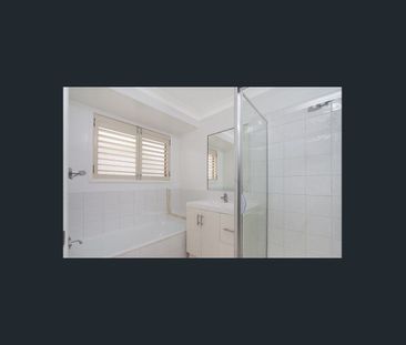 Spacious Family Home in Arundel - Photo 6