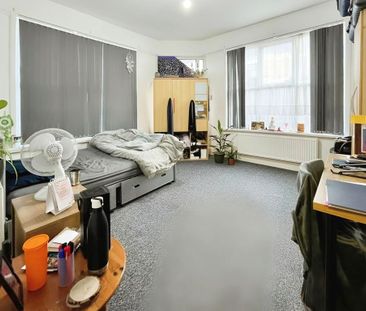 4 bedroom terraced house to rent - Photo 2