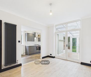 3 bedroom semi-detached house to rent - Photo 4