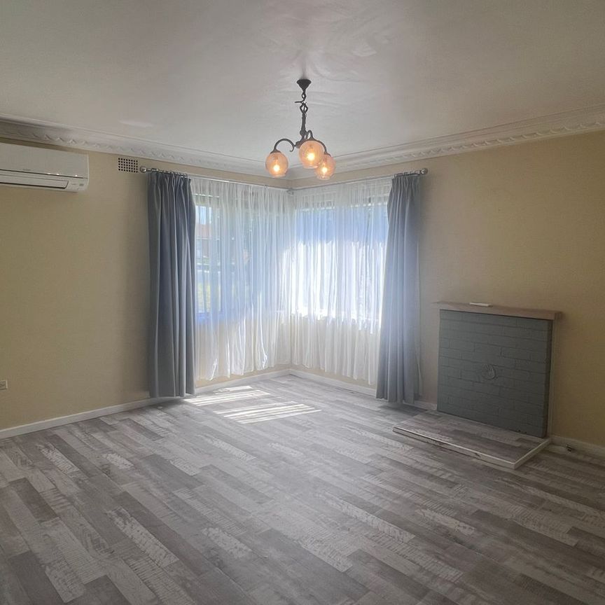 Cozy One Bedroom Home - With Ample Storage - Photo 1