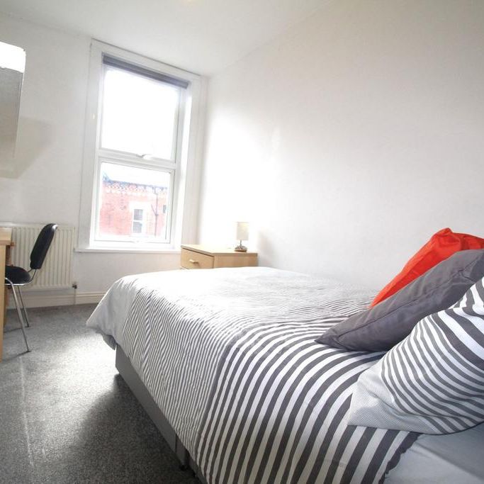 3 bedroom flat to rent - Photo 1