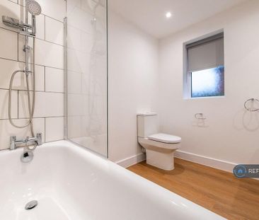 3 bedroom end of terrace house to rent - Photo 5