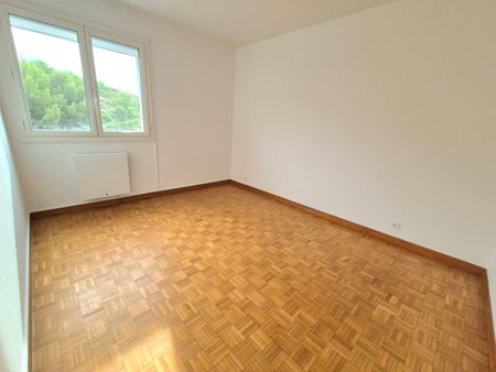 Location Appartement 96 pièces 110m² MARSEILLE 9ème - Photo 4