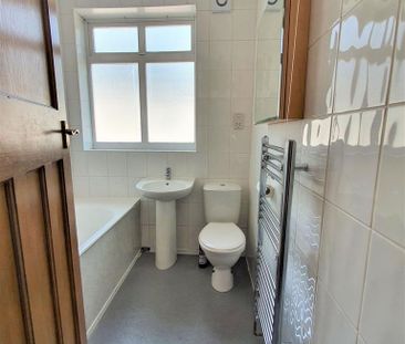 3 bedroom semi-detached bungalow to rent - Photo 6