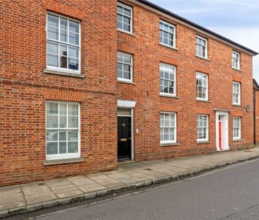 2 Bedroom Flat / Apartment - Church Street, Romsey - Photo 5